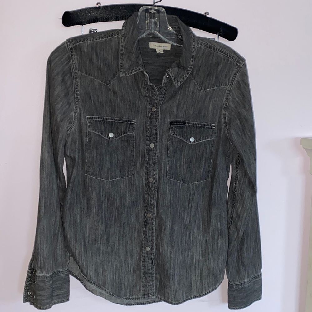 Calvin Klein snap a button down shirt